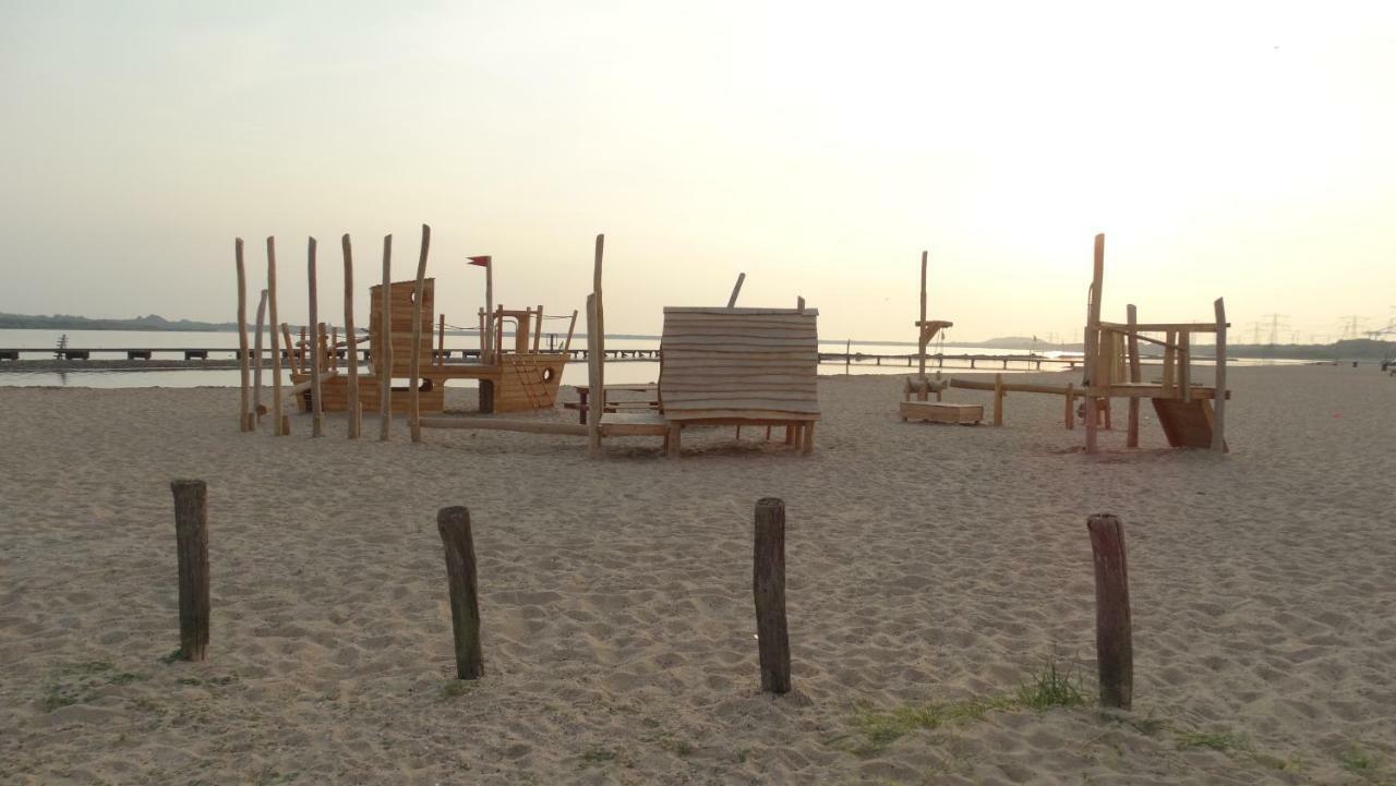 Beach Hotel Остворне Екстер'єр фото